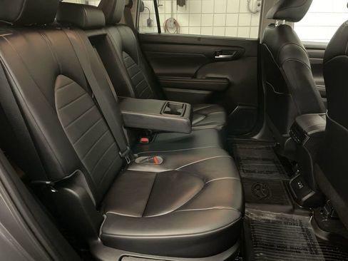 Used 2023 Toyota Highlander XLE image 20