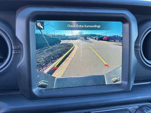 Used 2022 Jeep Gladiator Sport image 26