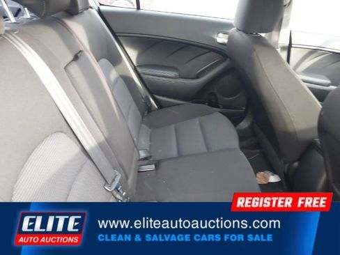 Used 2017 Kia Forte LX image 16