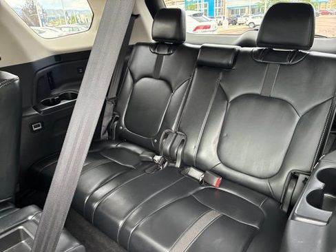 Used 2025 Honda Pilot Touring image 16