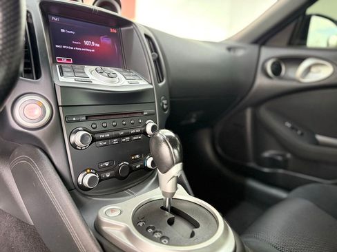 Used 2017 Nissan 370Z w/ Sport Package image 33