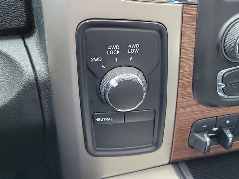 Used 2014 RAM 2500 Laramie w/ Black Appearance Group image 28