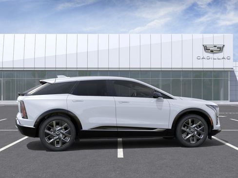 New 2026 Cadillac Optiq Luxury 2 RWD image 5