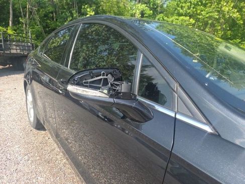 Used 2014 Ford Fusion SE FWD image 3