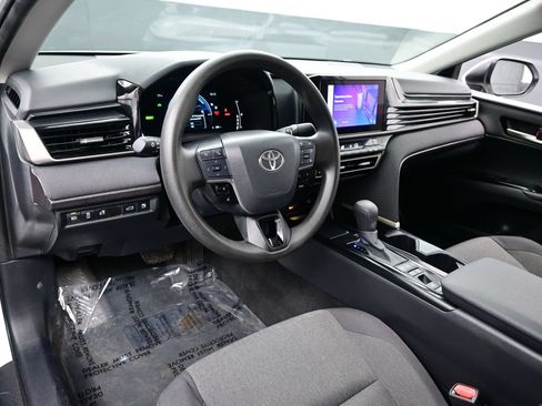 Used 2025 Toyota Camry LE FWD image 12