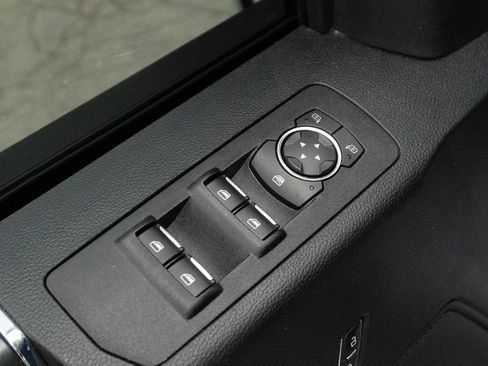 Used 2019 Ford F150 XLT w/ Equipment Group 302A Luxury AWD/4WD image 15