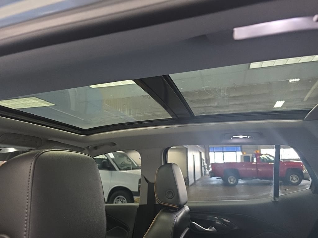 Certified 2022 GMC Terrain AT4 w/ Infotainment Package II AWD/4WD image 17