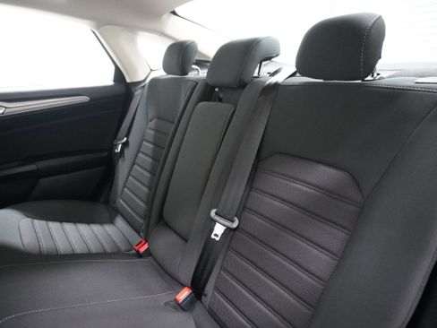 Used 2020 Ford Fusion SE image 12