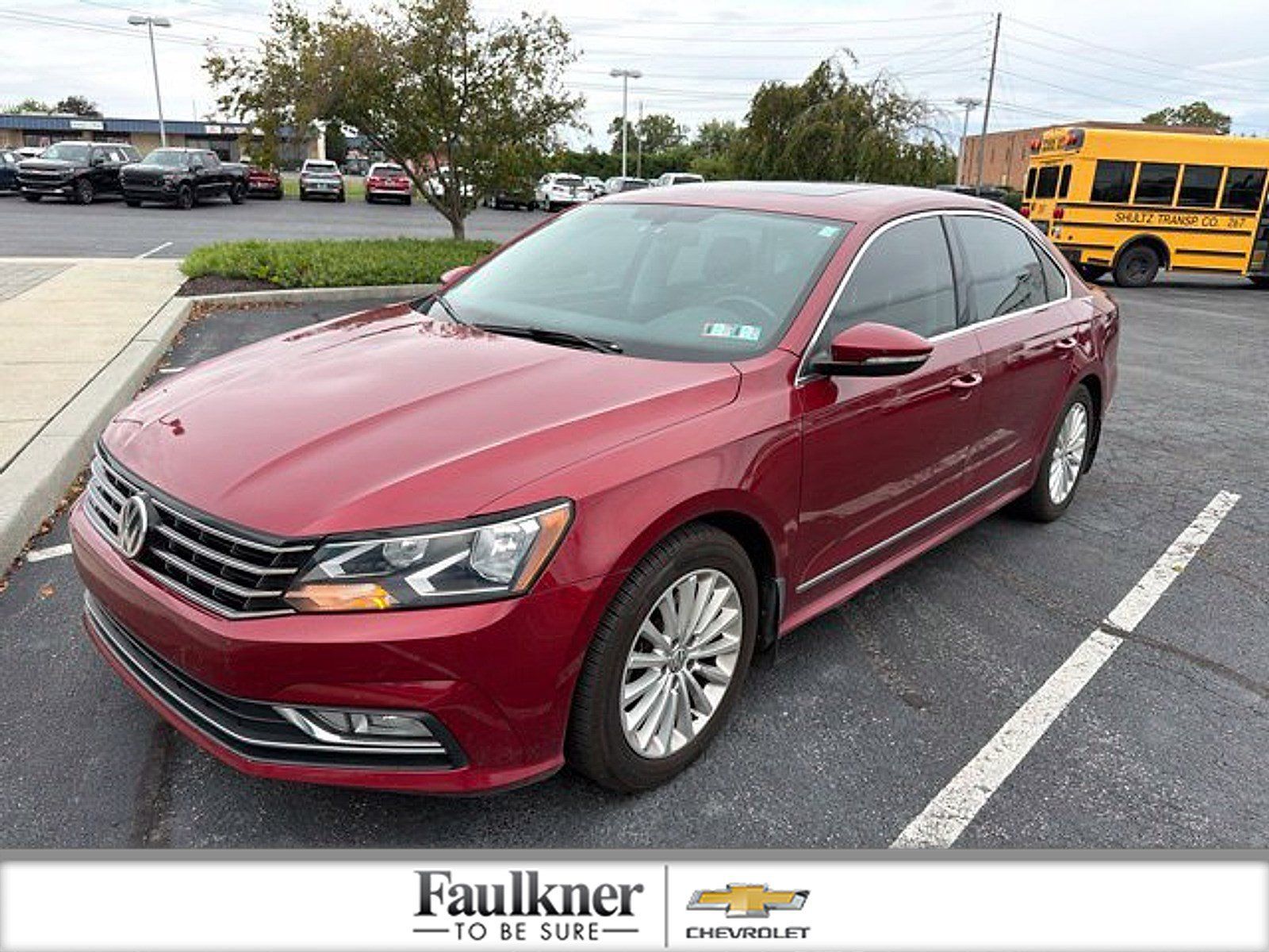 Used 2016 Volkswagen Passat 1.8T SE FWD image 1