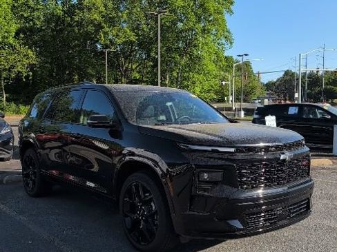 Used 2025 Chevrolet Traverse RS image 1