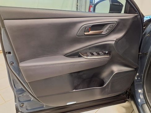 Used 2025 Toyota Crown Signia XLE w/ Advanced Technology Package image 27