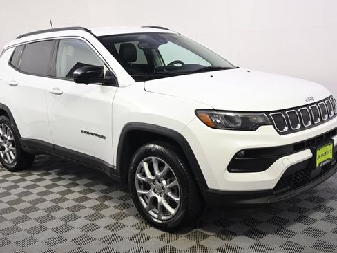 Used 2022 Jeep Compass Latitude AWD/4WD image 8