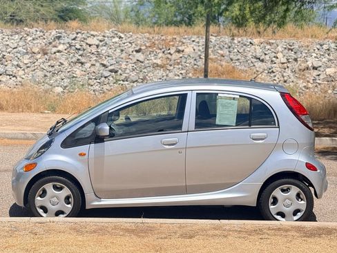 Used 2012 Mitsubishi i SE RWD image 2