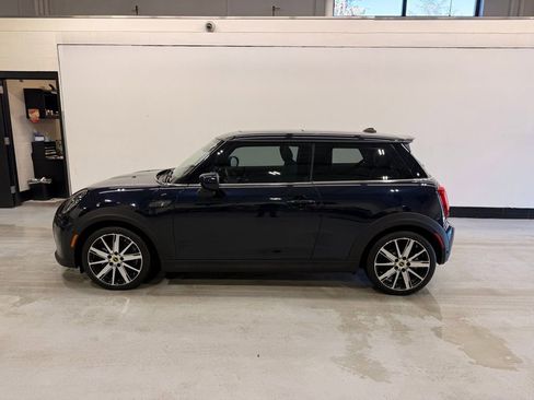 Certified 2024 MINI Cooper SE image 2