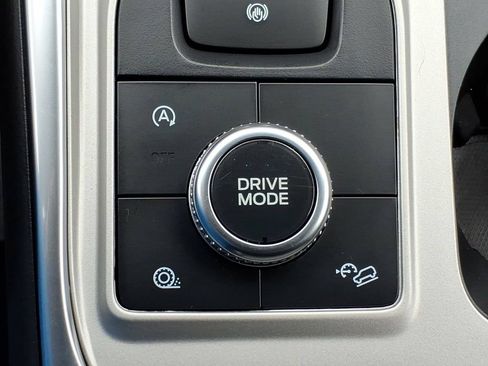 Used 2024 Ford Explorer XLT w/ Equipment Group 202A AWD/4WD image 20