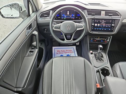 Used 2022 Volkswagen Tiguan SE FWD image 11