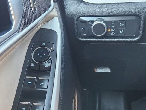 Certified 2022 Ford Explorer XLT w/ Class IV Trailer Tow Package image 22