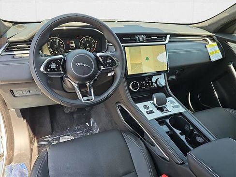 New 2026 Jaguar F-PACE R-Dynamic S image 13