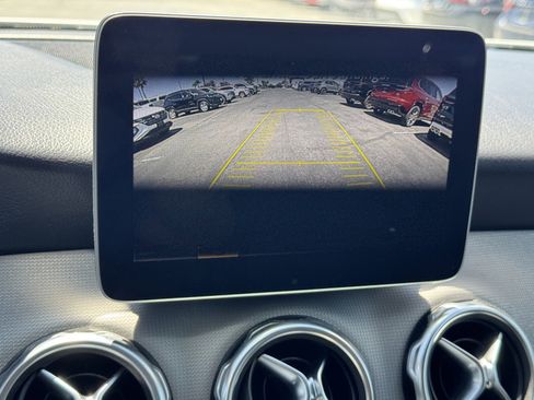 Used 2020 Mercedes-Benz GLA 250 w/ Convenience Package image 16