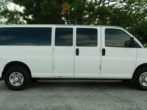 Used 2014 Chevrolet Express 3500 LS w/ Cold Climate Package RWD image 5