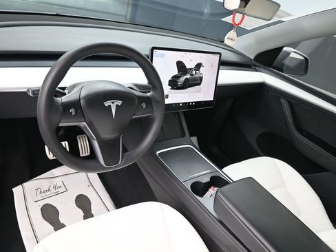 Used 2024 Tesla Model Y Performance AWD/4WD image 25