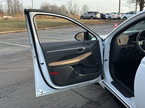 Used 2021 Hyundai Sonata Limited image 11