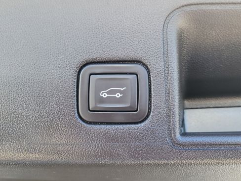 Used 2023 GMC Terrain SLT image 29