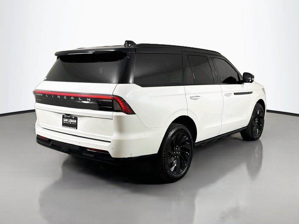 Used 2025 Lincoln Navigator Reserve w/ Jet Appearance Package AWD/4WD image 7