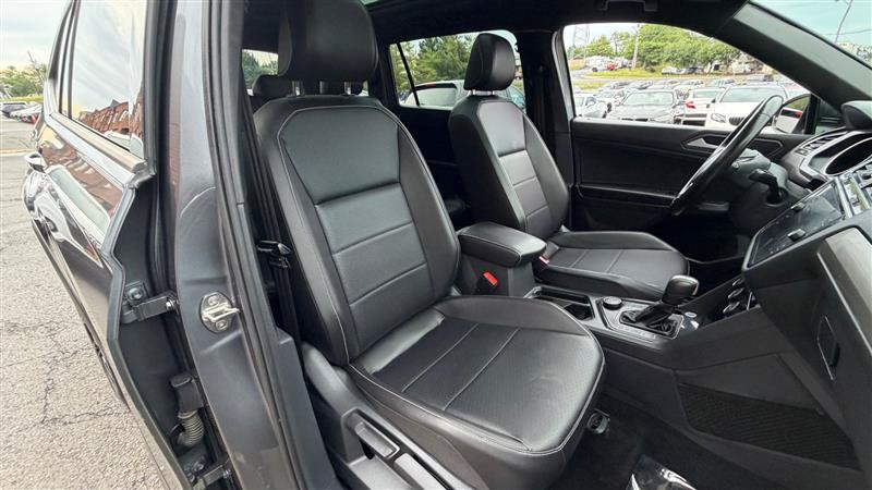 Used 2021 Volkswagen Tiguan SE R-Line AWD/4WD image 16