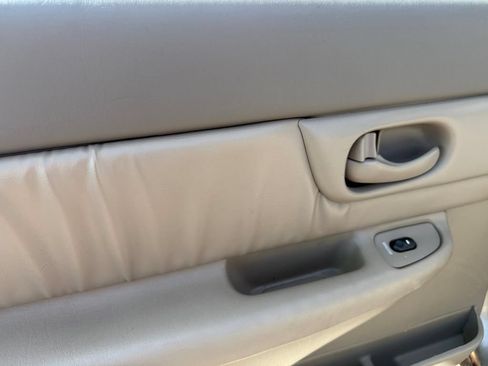 Used 2002 Buick Century Custom w/ Special Edition Pkg FWD image 30