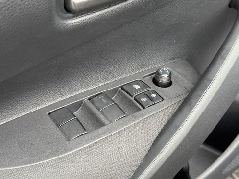 Used 2025 Toyota Corolla LE image 21