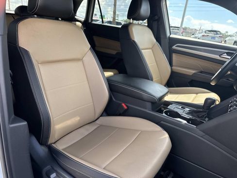 Used 2023 Volkswagen Atlas Cross Sport SE w/ Panoramic Sunroof Package FWD image 12