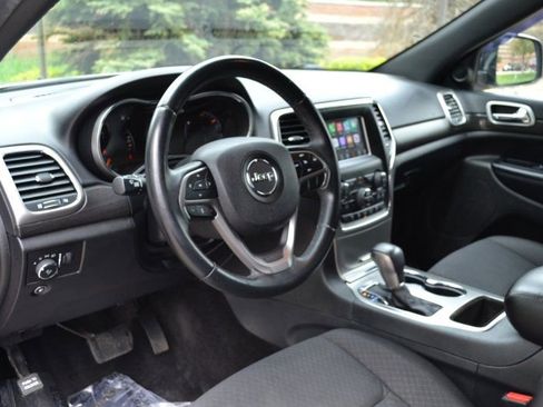 Used 2018 Jeep Grand Cherokee Laredo AWD/4WD image 19