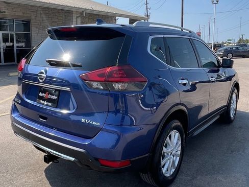 Used 2018 Nissan Rogue SV w/ Sun & Sound Touring Package AWD/4WD image 4