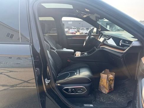 Used 2025 Jeep Grand Cherokee Summit AWD/4WD image 21