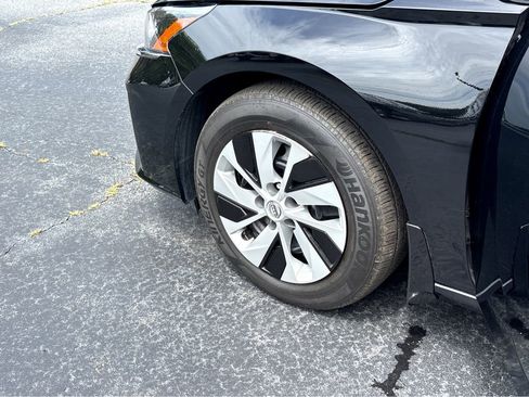 Used 2024 Nissan Altima 2.5 S FWD image 23