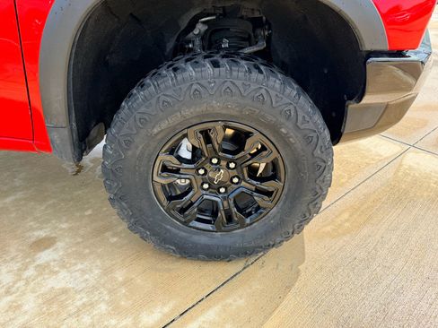 Used 2022 Chevrolet Silverado 1500 ZR2 w/ Technology Package AWD/4WD image 28