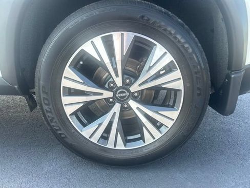 Used 2023 Nissan Rogue SV AWD/4WD image 9