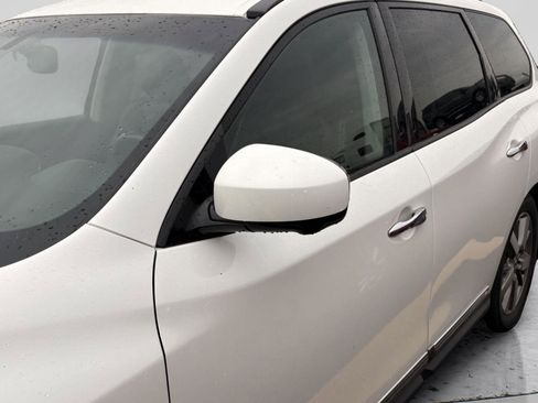 Used 2015 Nissan Pathfinder Platinum image 2