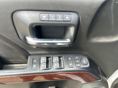 Used 2019 GMC Sierra 2500 SLT w/ Duramax Plus Package AWD/4WD image 16