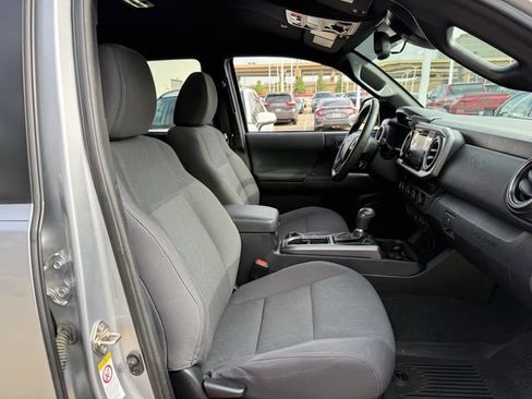Used 2019 Toyota Tacoma TRD Off-Road AWD/4WD image 29