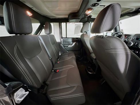 Used 2017 Jeep Wrangler Unlimited Sahara w/ Connectivity Group image 36