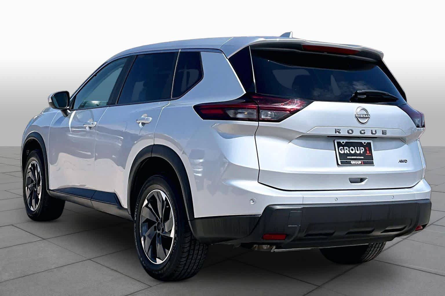 Used 2025 Nissan Rogue SV AWD/4WD image 12