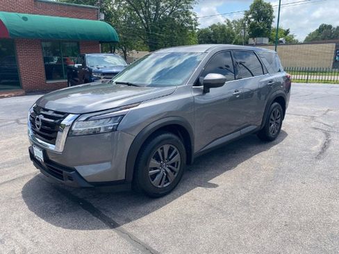 Used 2022 Nissan Pathfinder S AWD/4WD image 1