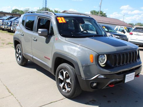 Used 2021 Jeep Renegade Trailhawk w/ Sun & Sound Group AWD/4WD image 2