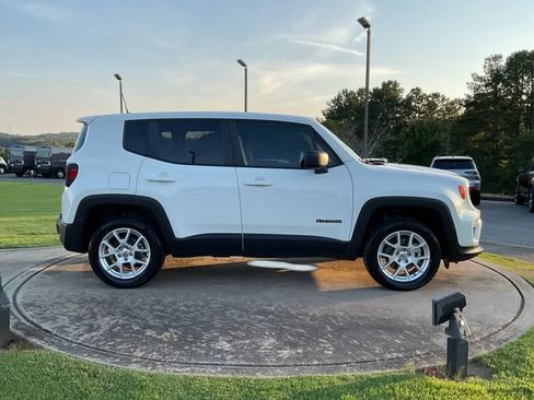 Used 2023 Jeep Renegade Latitude AWD/4WD image 8