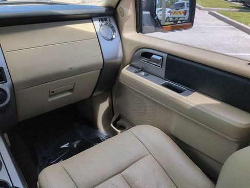 Certified 2017 Ford Expedition XLT w/ Equipment Group 202A RWD image 16