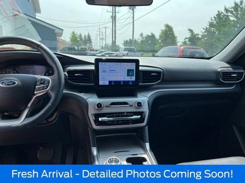 Used 2024 Ford Explorer XLT w/ Equipment Group 202A AWD/4WD image 10