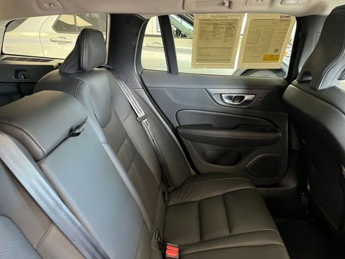 Used 2025 Volvo V60 B5 Cross Country Plus image 37