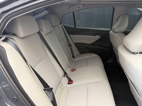 Used 2025 Toyota Camry XLE AWD/4WD image 72